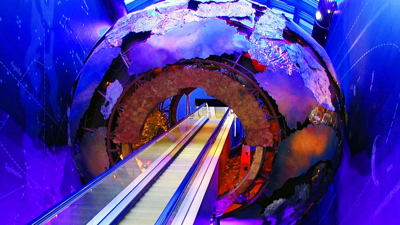 Inside the Natural History Museum, London (© BEW Authors/BE&W/age fotostock)(Bing United Kingdom)
