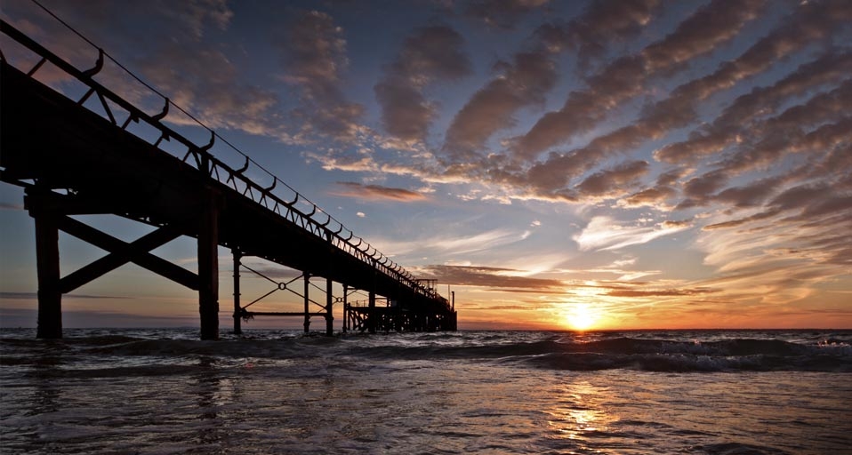 Altocumulus sunset over Totland Bay, Isle of Wight -- Skyscan/Corbis &copy; (Bing United Kingdom)