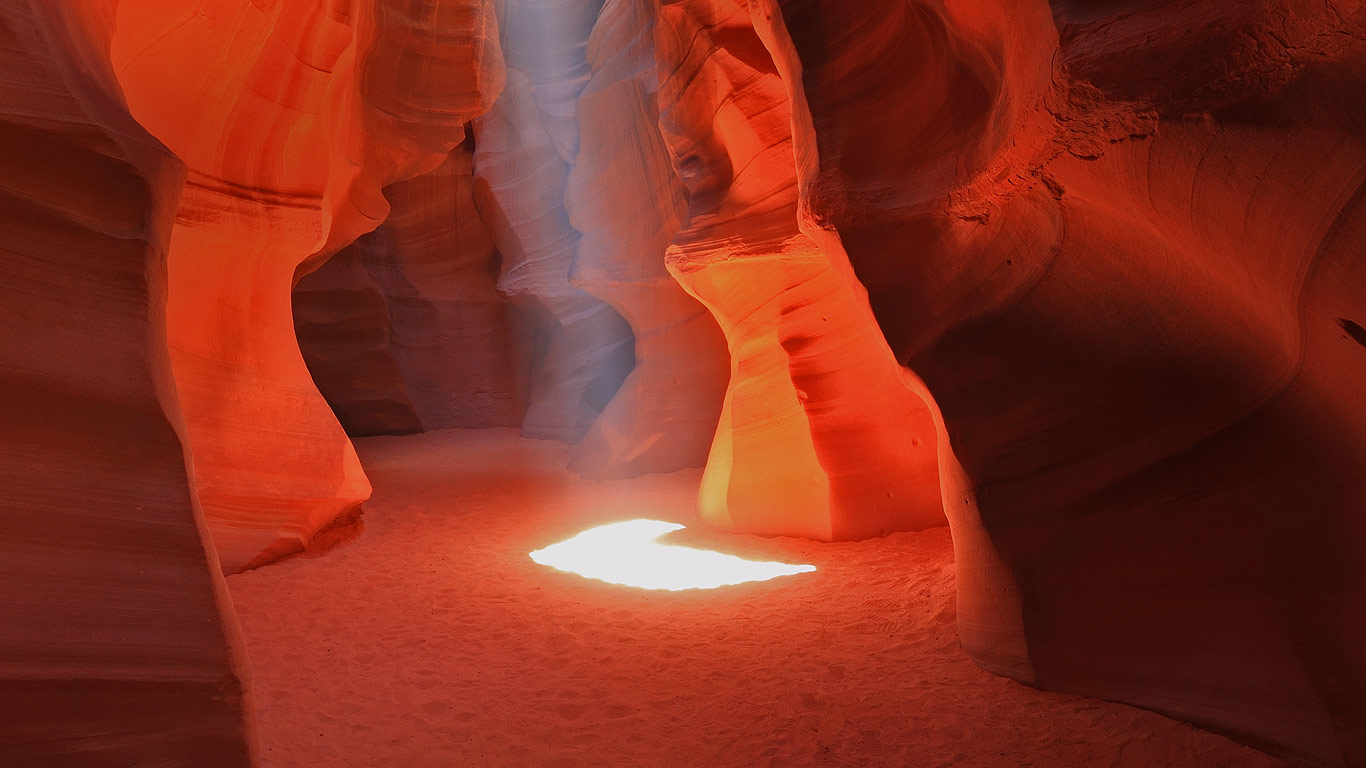 Antelope Canyon near Page, Arizona (© S.R.Lee Photo Traveller/Shutterstock)(Bing United Kingdom)