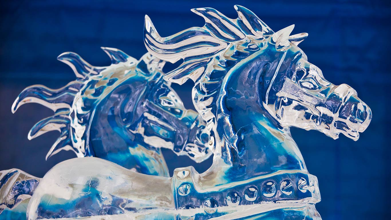 Ice sculptures during Winterlude Festival, Ottawa (© Keren Su/China Span/Alamy Stock Photo)(Bing Canada)