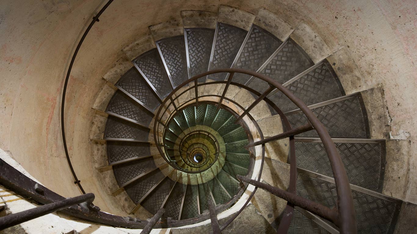Escalier de l’arc de triomphe de l’Étoile, Paris (© Art Wolfe/Plain Picture)(Bing France)