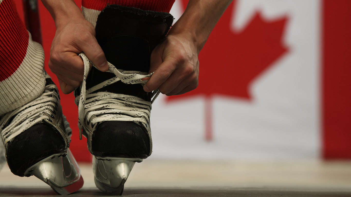 Man lacing skates (© Darren Greenwood/Getty Images)(Bing Canada)