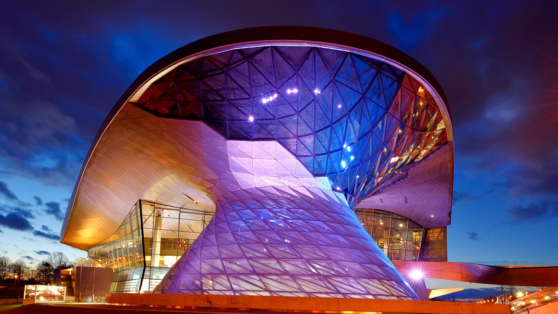 BMW-Welt, München, Bayern (© Stefan Huwiler/agefotostock)(Bing Deutschland)
