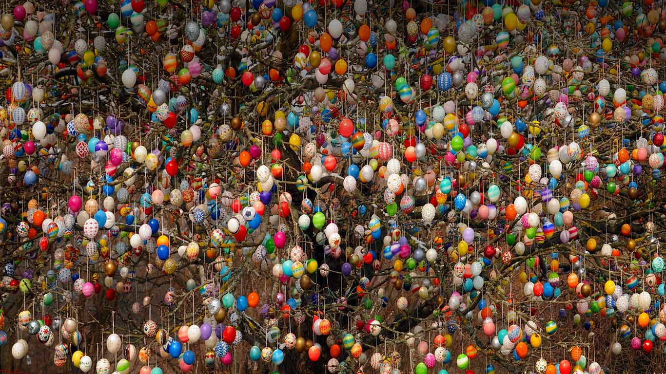 An osterbaum (Easter tree) in Saalfeld, Germany (© Chromorange/Alamy)(Bing United Kingdom)