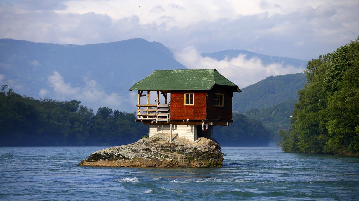 A house built on a rock on the river Drina, Bajina Basta, Serbia (© Marko Djurica/Corbis)(Bing United Kingdom)
