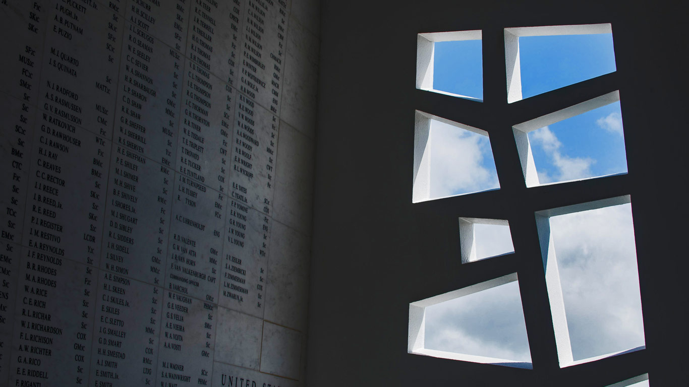 The USS Arizona Memorial at Pearl Harbor, Honolulu, Hawaii (© AB Forces News Collection/Alamy Stock Photo)(Bing United States)
