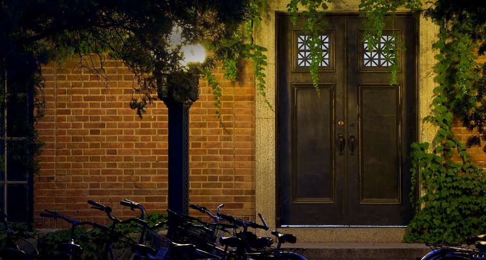 水木清华：清华最早的图书馆 -- 清华大学/李睿 &copy; (Bing China)