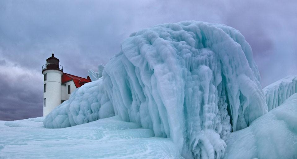 Point Betsie Lighthouse on Lake Michigan, Frankfort, Michigan, USA (© Ron Strong/SuperStock/Corbis) &copy; (Bing United Kingdom)