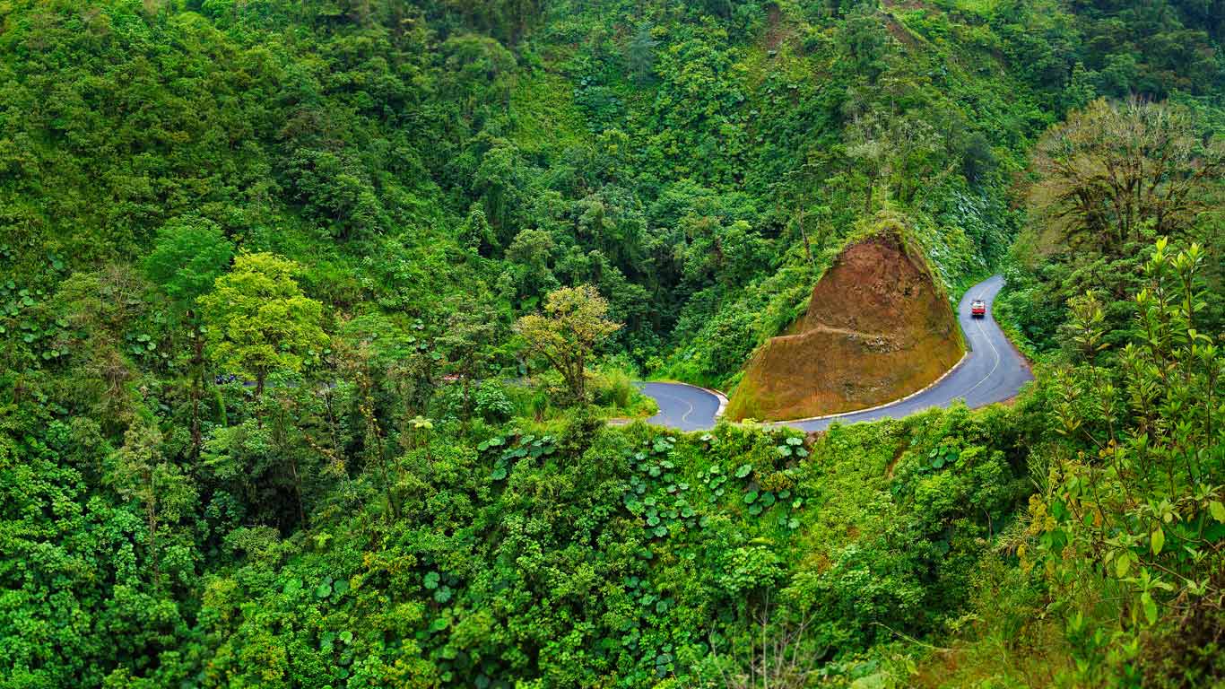 A road to Arenal Volcano National Park in Costa Rica (© Stefano Amantini/Corbis)(Bing United Kingdom)