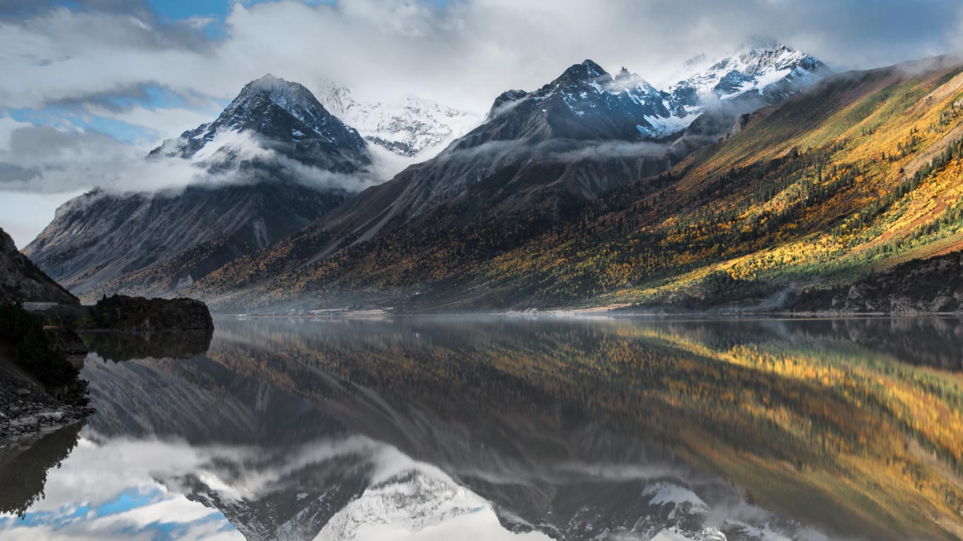 Ranwu Lake near Rawu, Tibet Autonomous Region, China (© Yuanping/iStock/Getty Images Plus)(Bing United Kingdom)