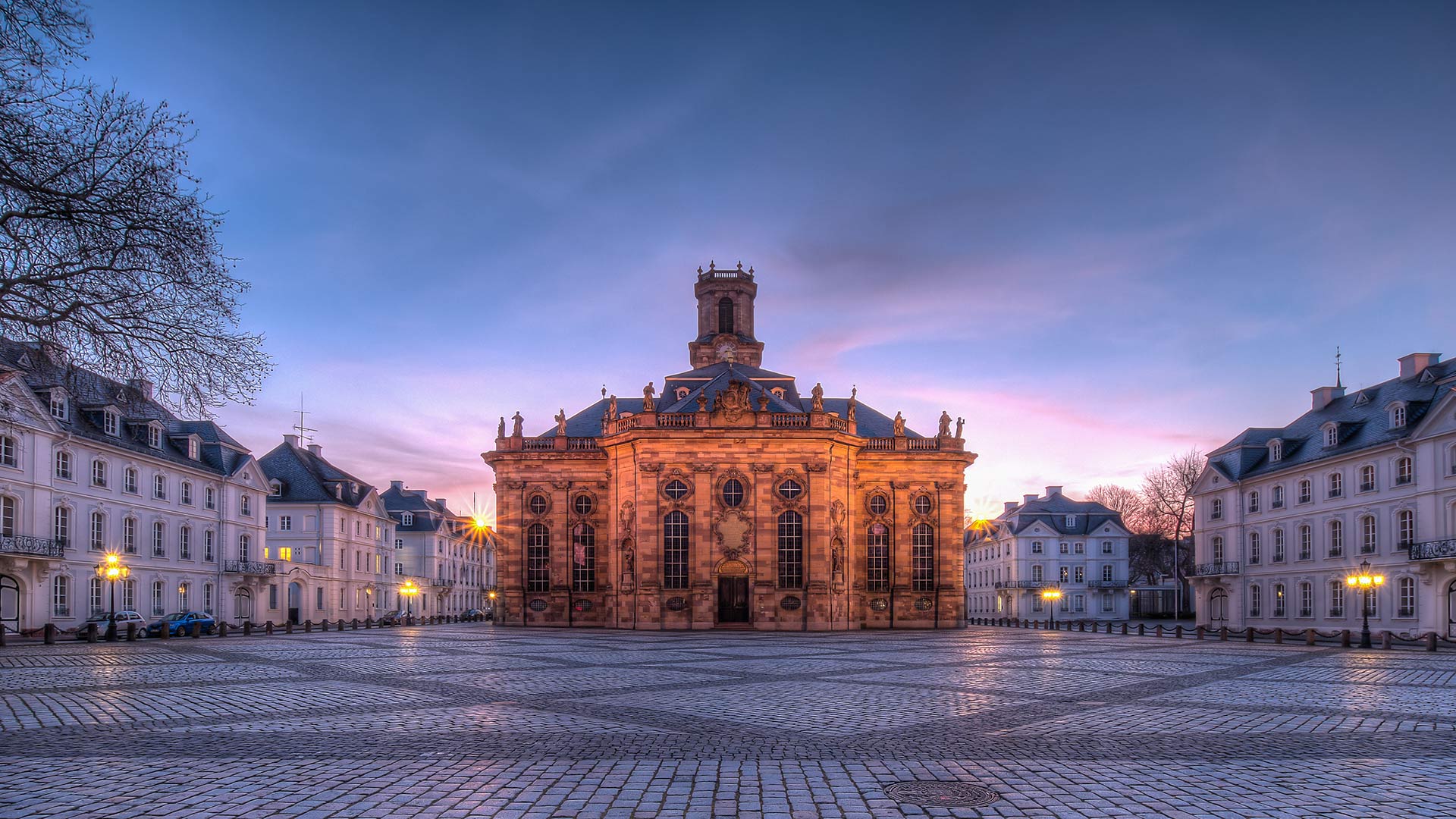 Ludwigskirche in der Abenddämmerung, Saarbrücken, Saarland (© Madlen Steiner/Adobe Stock)(Bing Deutschland)
