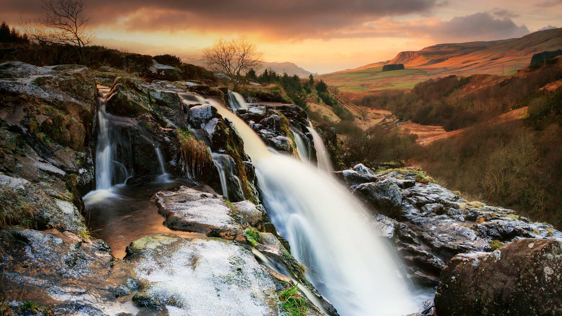 Loup of Fintry waterfall on the River Endrick, Scotland (© Damian Shields/Offset)(Bing New Zealand)
