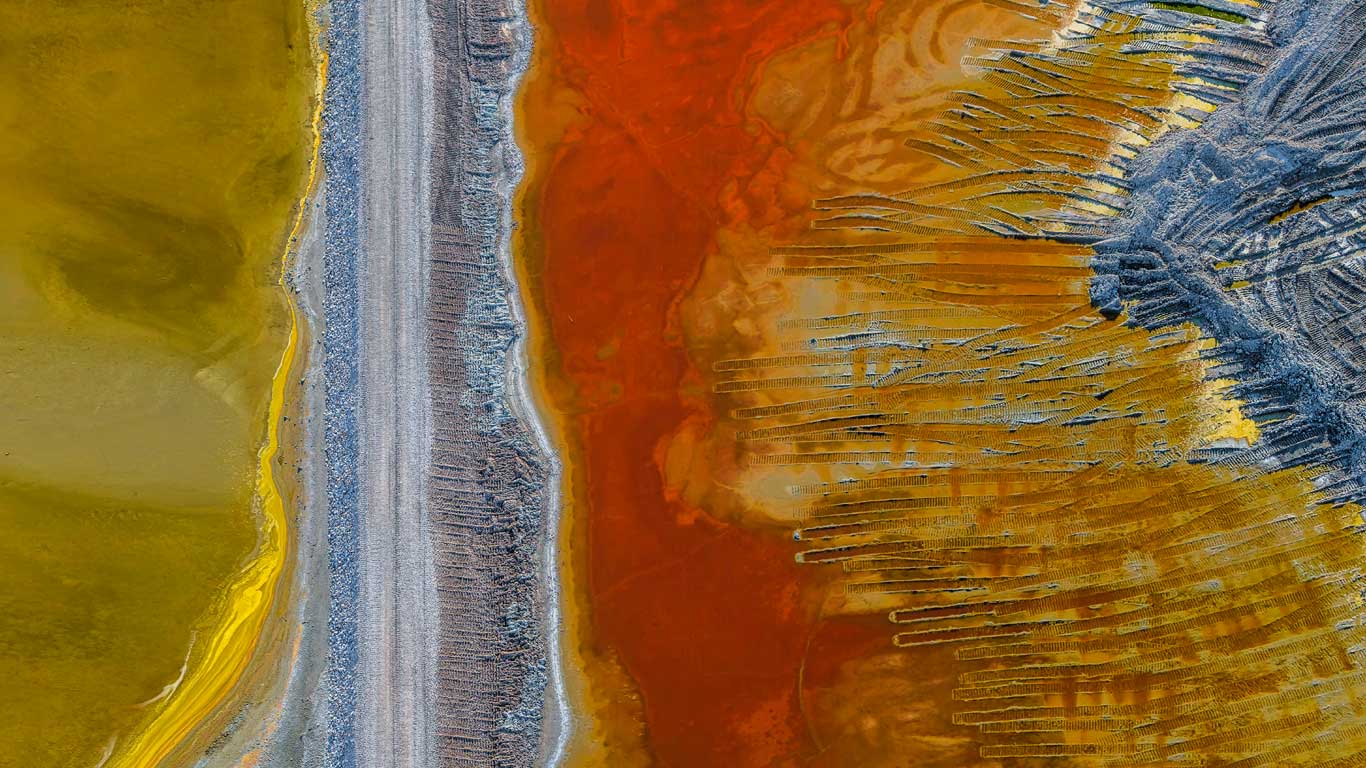 Owens Lake in southern California, USA (© Andrei Duman/Tandem Stills + Motion)(Bing United Kingdom)