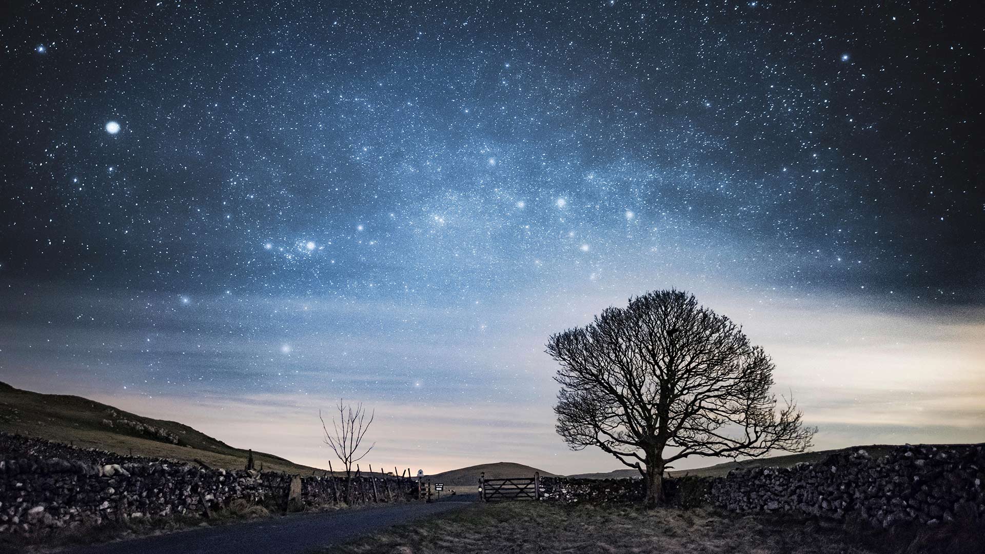 Night sky over Malham, North Yorkshire (© Stephen Dinsdale/Alamy Stock Photo)(Bing United Kingdom)