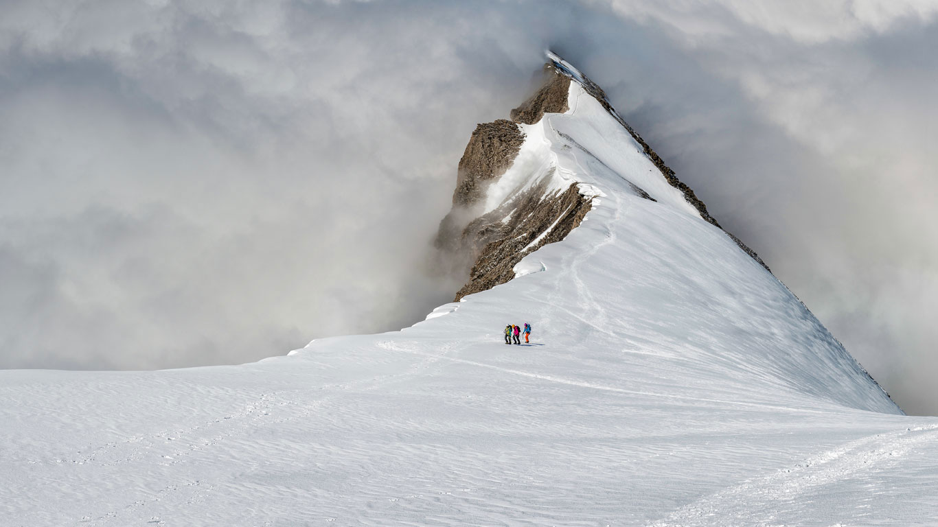 Mountaineers on the Balmhorn in the Bernese Alps of Switzerland (© Alun Richardson/plainpicture)(Bing United Kingdom)