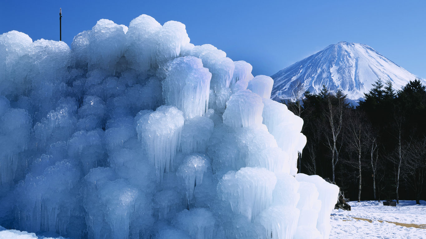 ｢西湖の樹氷｣山梨,富士河口湖町 (© Michael Runkel/Robert Harding Picture Library/age fotostock)(Bing Japan)