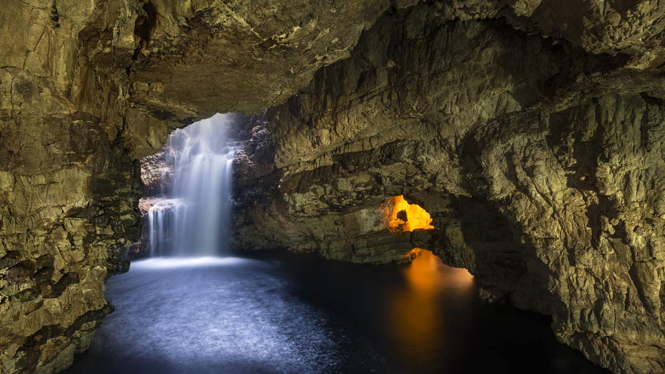 Smoo Cave in Durness, Scotland, United Kingdom (© GS/Gallery Stock)(Bing Canada)