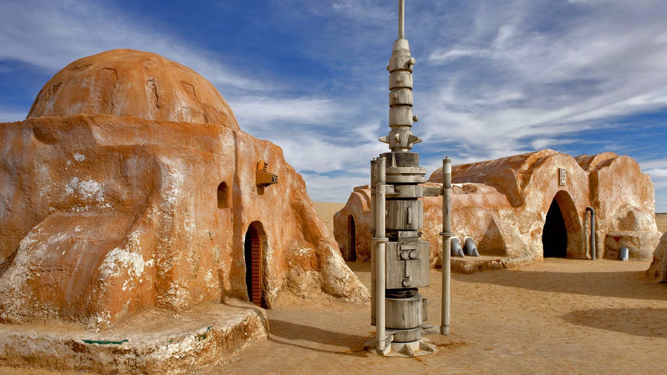 Filming location for Star Wars, Chott el Djerid, Tunisia (© age fotostock/Alamy)(Bing United Kingdom)