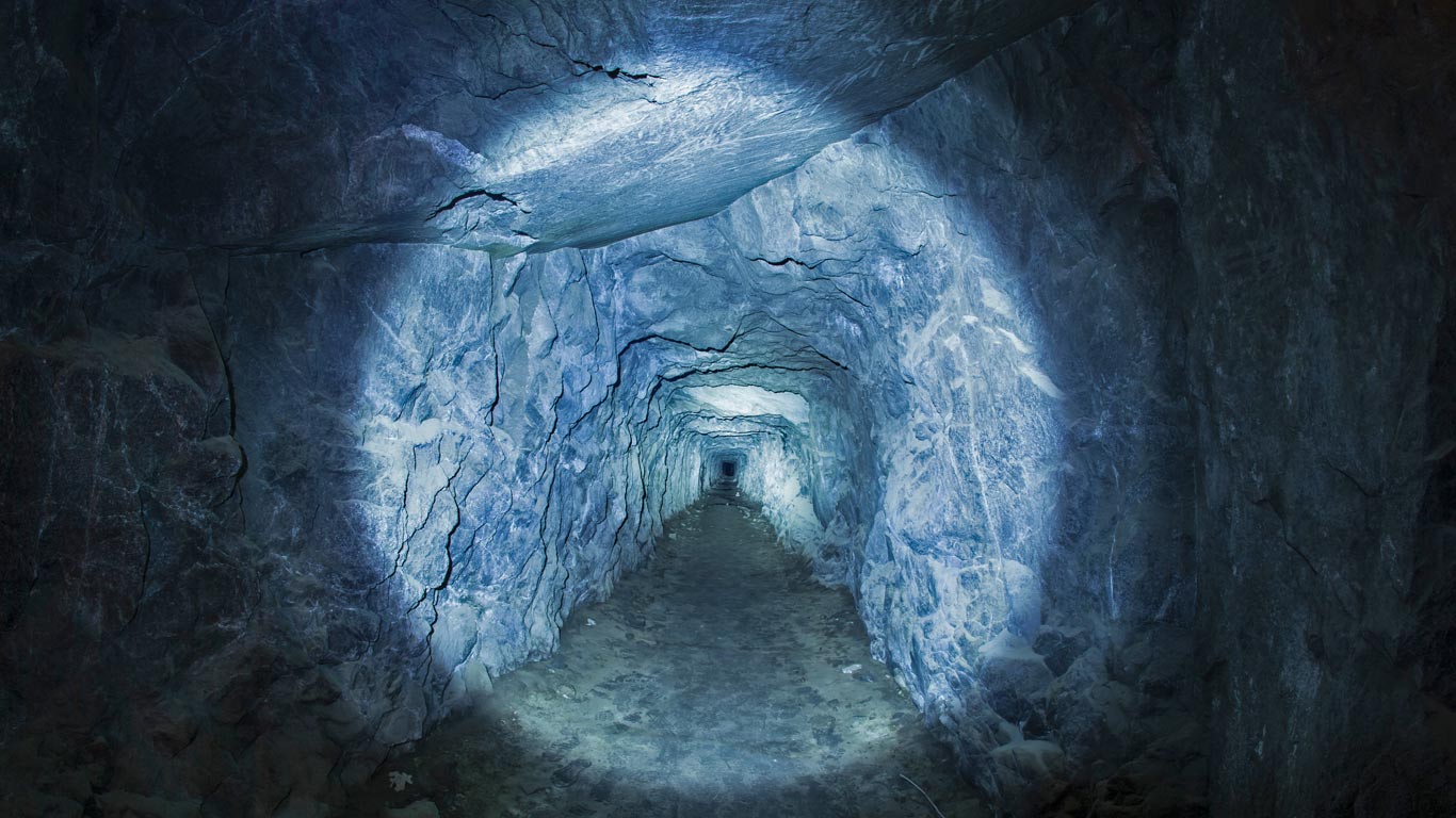 Tunnel in Yosemite National Park, California, USA (© Cameron MacPhail/Aurora Photos)(Bing United Kingdom)