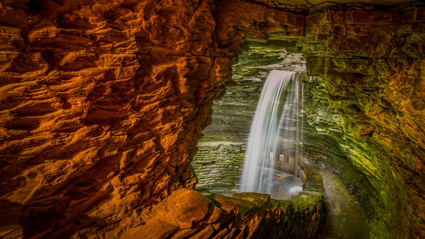 Cavern Cascade at The Watkins Glen State Park Gorge, New York (© A.D. Wheeler/500px)(Bing Canada)