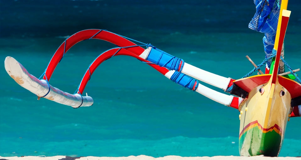 ｢バリの伝統的な小舟｣インドネシア -- Andrew Brownbill/Getty Images &copy; (Bing Japan)