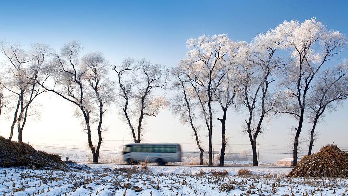 ｢吉林霧氷｣中国, 吉林省 (© Zhijun Sun/TAO Images Limited/Alamy Stock Photo)(Bing Japan)