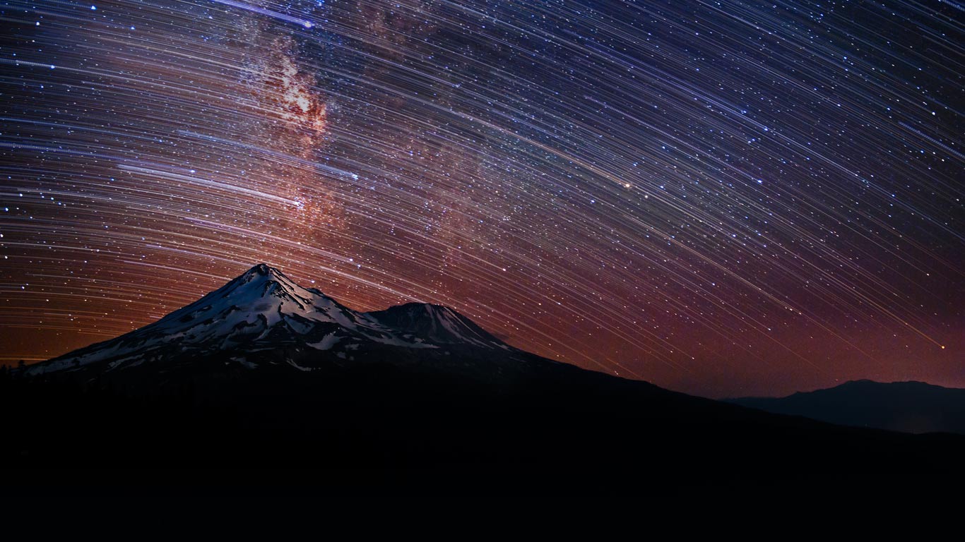 Star trails over Mount Shasta in California (© Brad Goldpaint/Aurora Photos)(Bing United Kingdom)