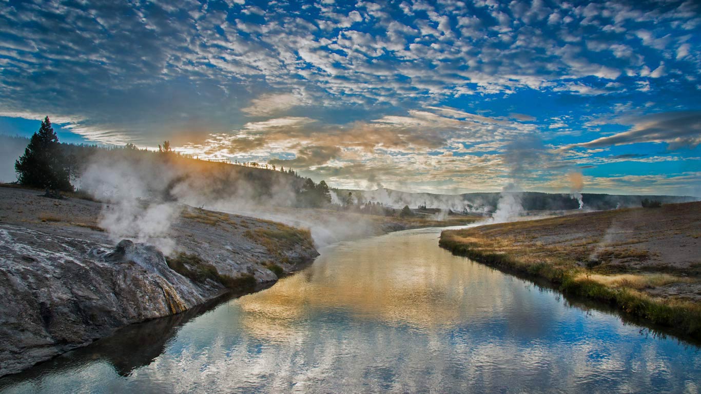 Firehole River in Yellowstone National Park, Wyoming, USA (© Bryan Jolley/Tandem Stills + Motion)(Bing United Kingdom)