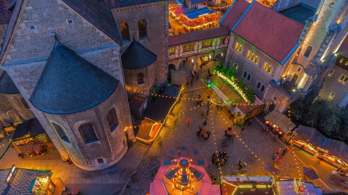 Christmas market in Braunschweig, Germany (© Patrice von Collani/plainpicture)(Bing United Kingdom)