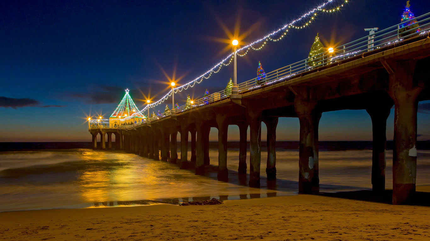 Manhattan Beach Pier in Manhattan Beach, California (© Mat Rick Photography/Aurora Photos)(Bing Canada)