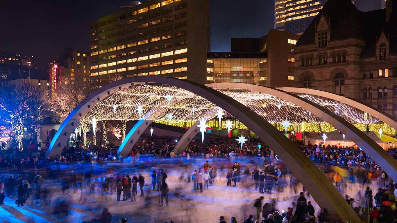 Ice rink at Nathan Phillips Square, Toronto (© Oleksiy Maksymenko/Getty Images)(Bing Canada)