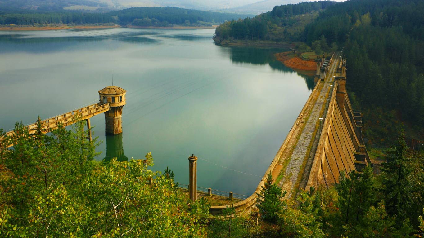 Studena Dam, Struma River, Bulgaria (© Ivan Pendjakov/age fotostock)(Bing United Kingdom)