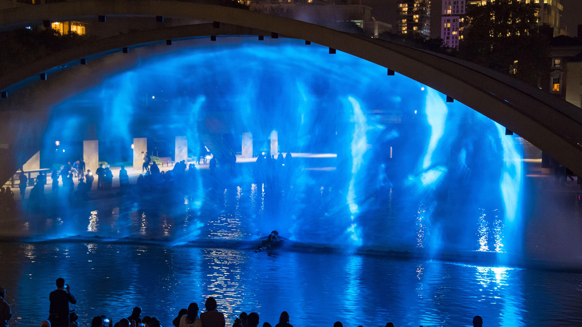 Art installation, ‘breath of life’ by Floria Sigismondi at Nuit Blanche 2016, Nathan Phillips Square, Toronto (© TorontoNews/Alamy Stock Photo)(Bing Canada)