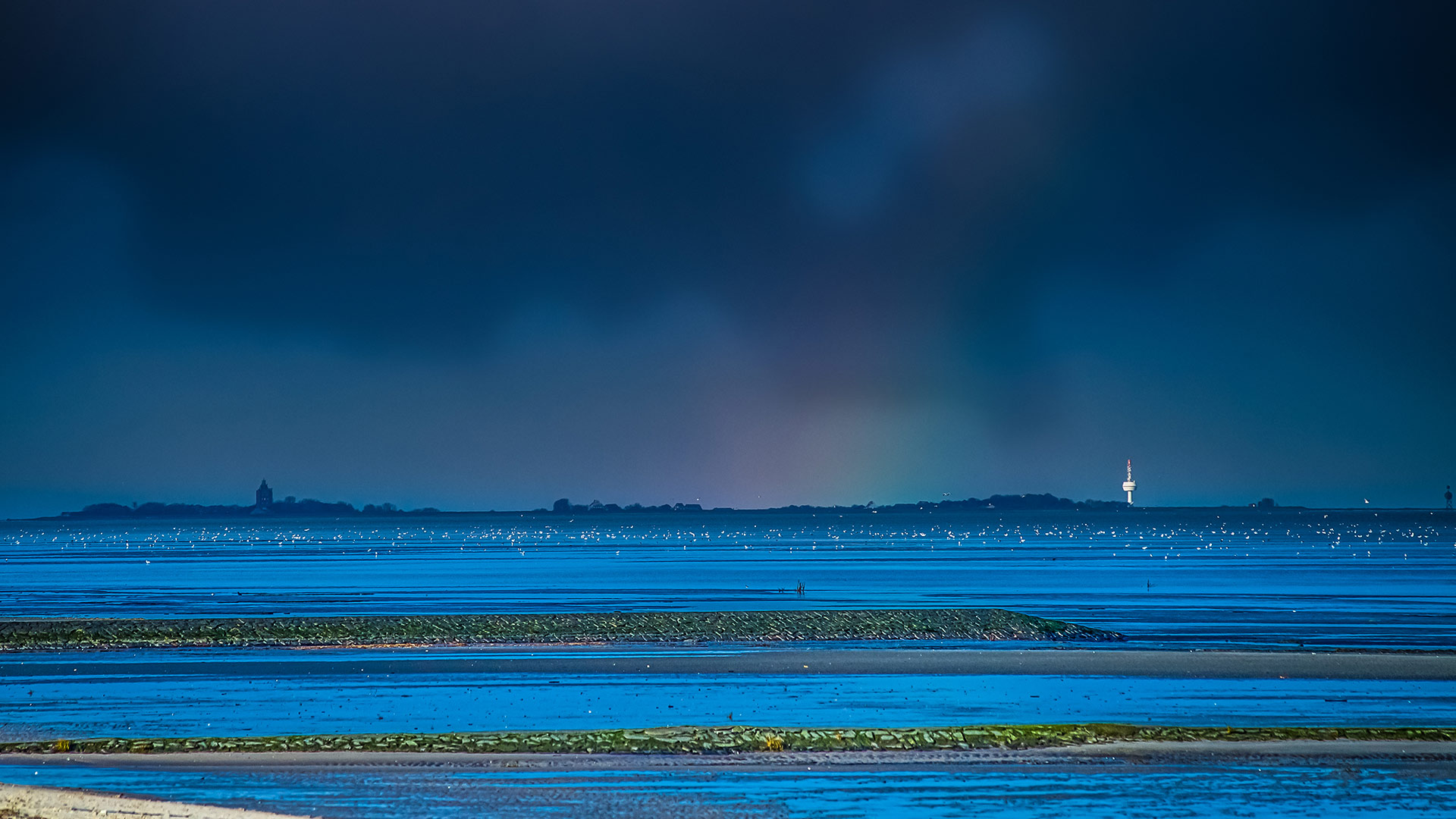 Blick von Cuxhaven auf die Insel Neuwerk (© Michael Dittel/EyeEm/Getty Images)(Bing Deutschland)