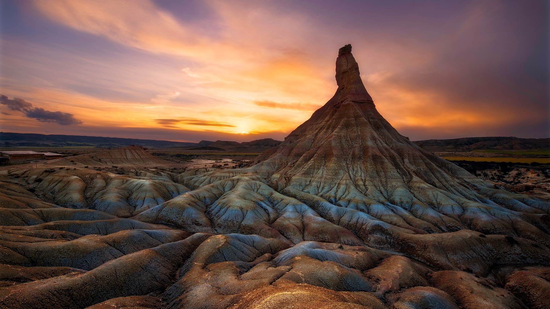 德纳斯雷亚尔斯自然公园Castildetierra上空绚丽的日落，西班牙纳瓦拉 (© Inigofotografia/iStock/Getty Images Plus)(Bing China)