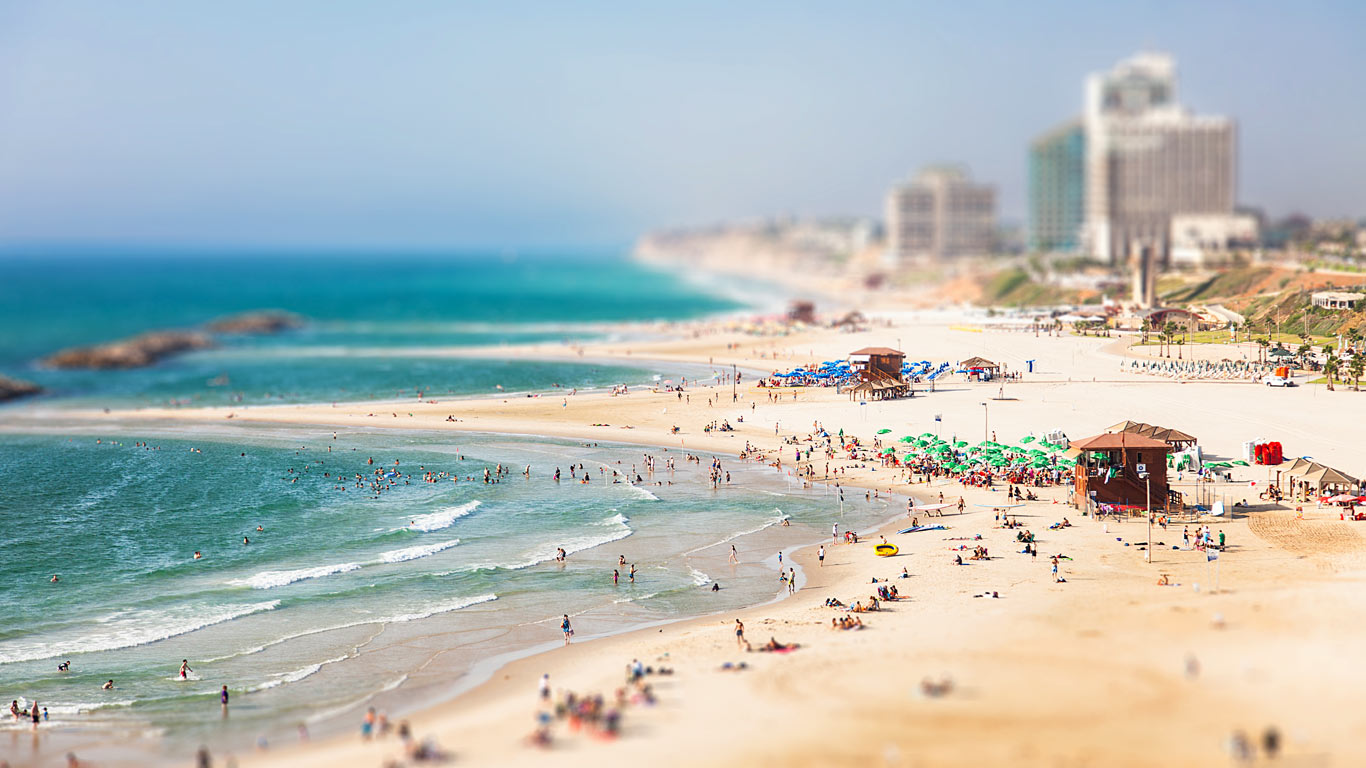 ｢ヘルツリーヤの浜辺｣イスラエル, テルアビブ地区 (© Dima Shapira/500px)(Bing Japan)