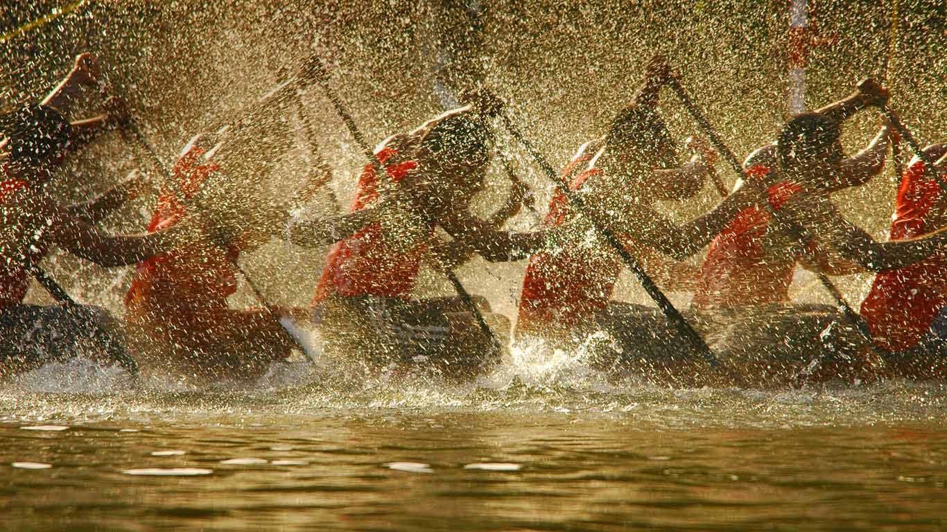 Competitors in the Nehru Trophy Boat Race in Alappuzha, India (© Ashit Desai/Corbis)(Bing United Kingdom)