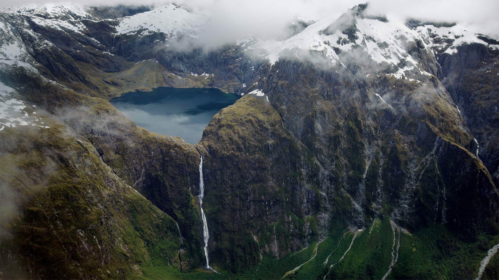 Sutherland Falls and Lake Quill in New Zealand (© Michael Rathmayr/plainpicture)(Bing United Kingdom)