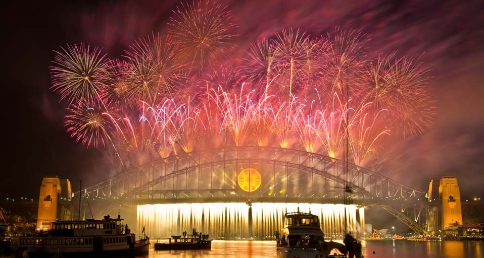 The Sydney Harbour Bridge on New Years Eve -- David Yu/Getty Images &copy; (Bing Canada)