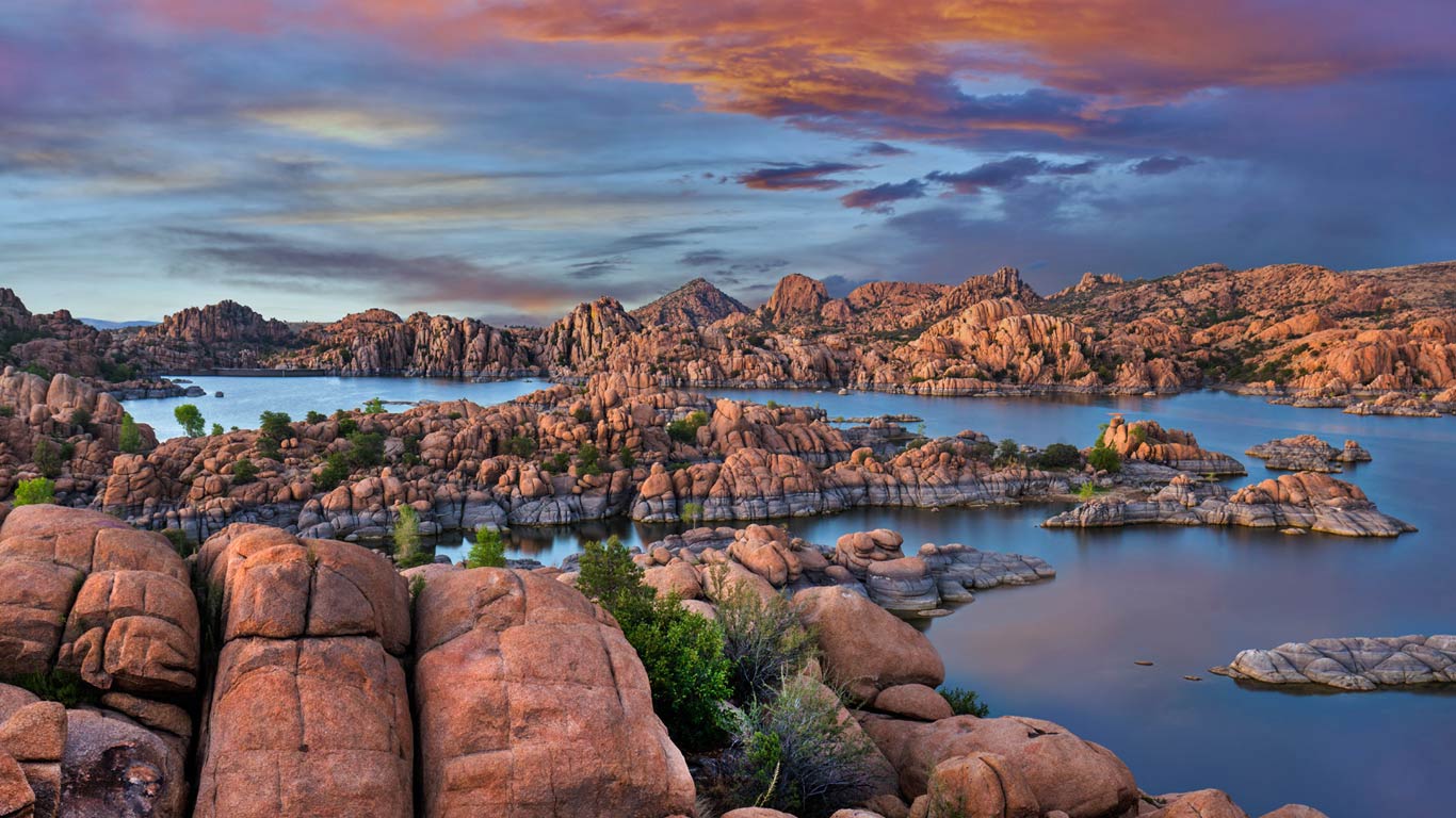 Watson Lake in Granite Dells, Arizona, USA (© Tim Fitzharris/Minden Pictures)(Bing United Kingdom)
