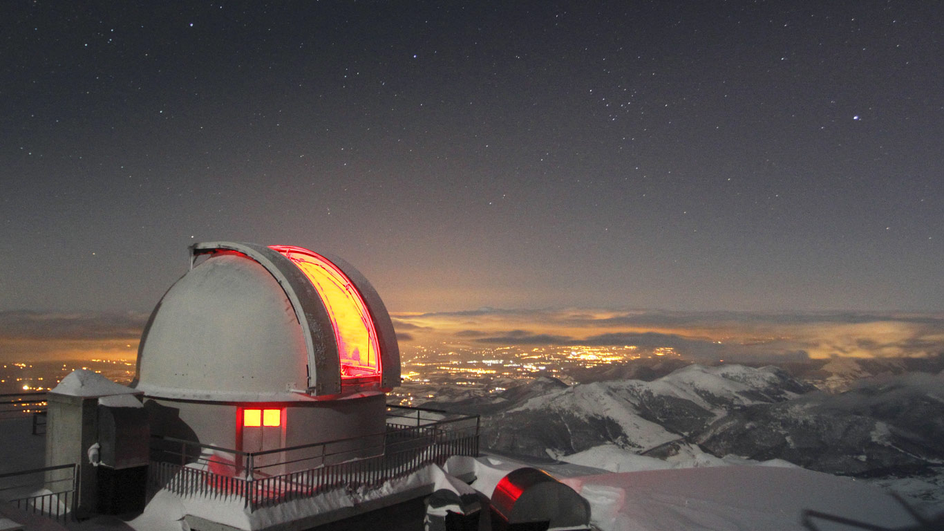 Observatoire astronomique du Pic du Midi de Bigorre, Hautes-Pyrénées, Midi-Pyrénées (© Christophe Lehenaff/Corbis)(Bing France)