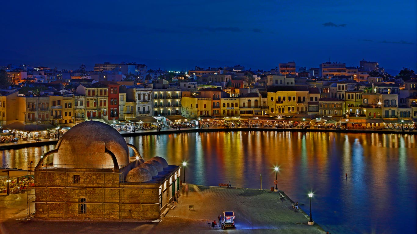 The Venetian Harbour and Old Town of Chania, Greece (© Hercules Milas/Alamy)(Bing United Kingdom)
