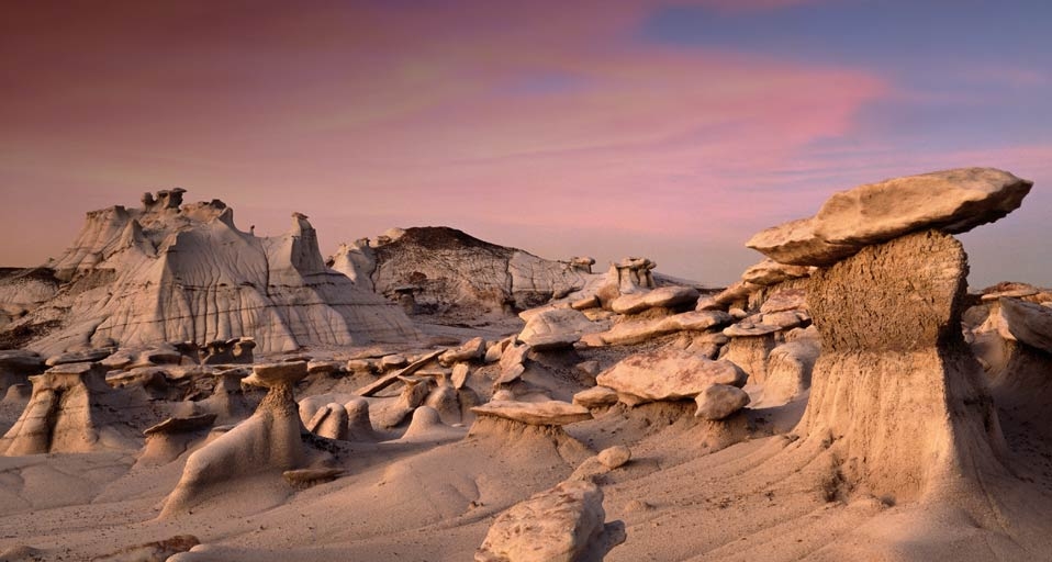 Erosion patterns in the land of Badlands National Park, South Dakota -- David Jay Zimmerman/Corbis &copy; (Bing Canada)