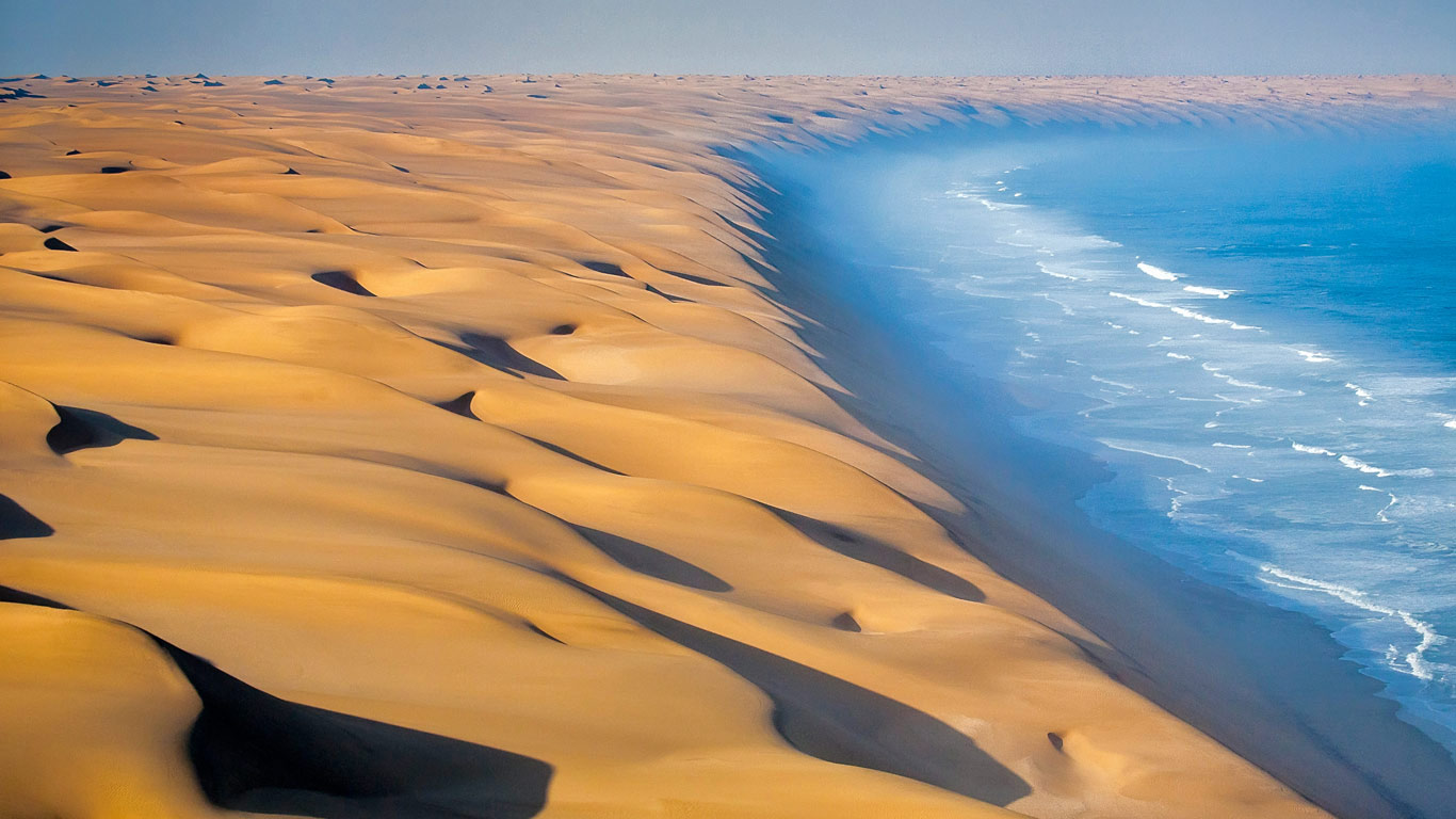 Namib Desert at the Atlantic Ocean in Africa (© Robert Harding World Imagery/Offset)(Bing United Kingdom)