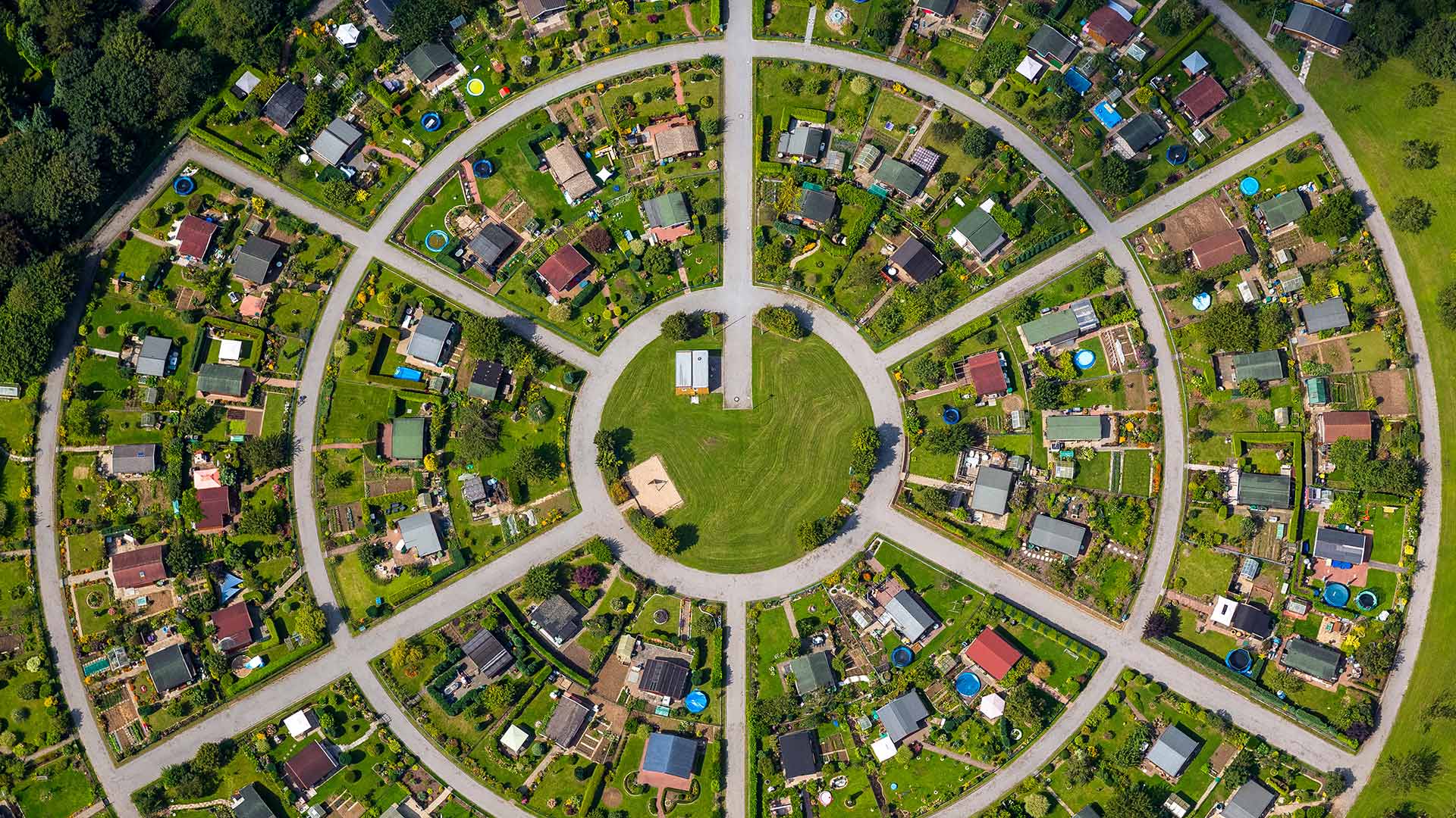 Luftaufnahme von Kleingärten, Kamp-Lintfort, Nordrhein-Westfalen, (© Hans Blossey/Alamy Stock Photo)(Bing Deutschland)