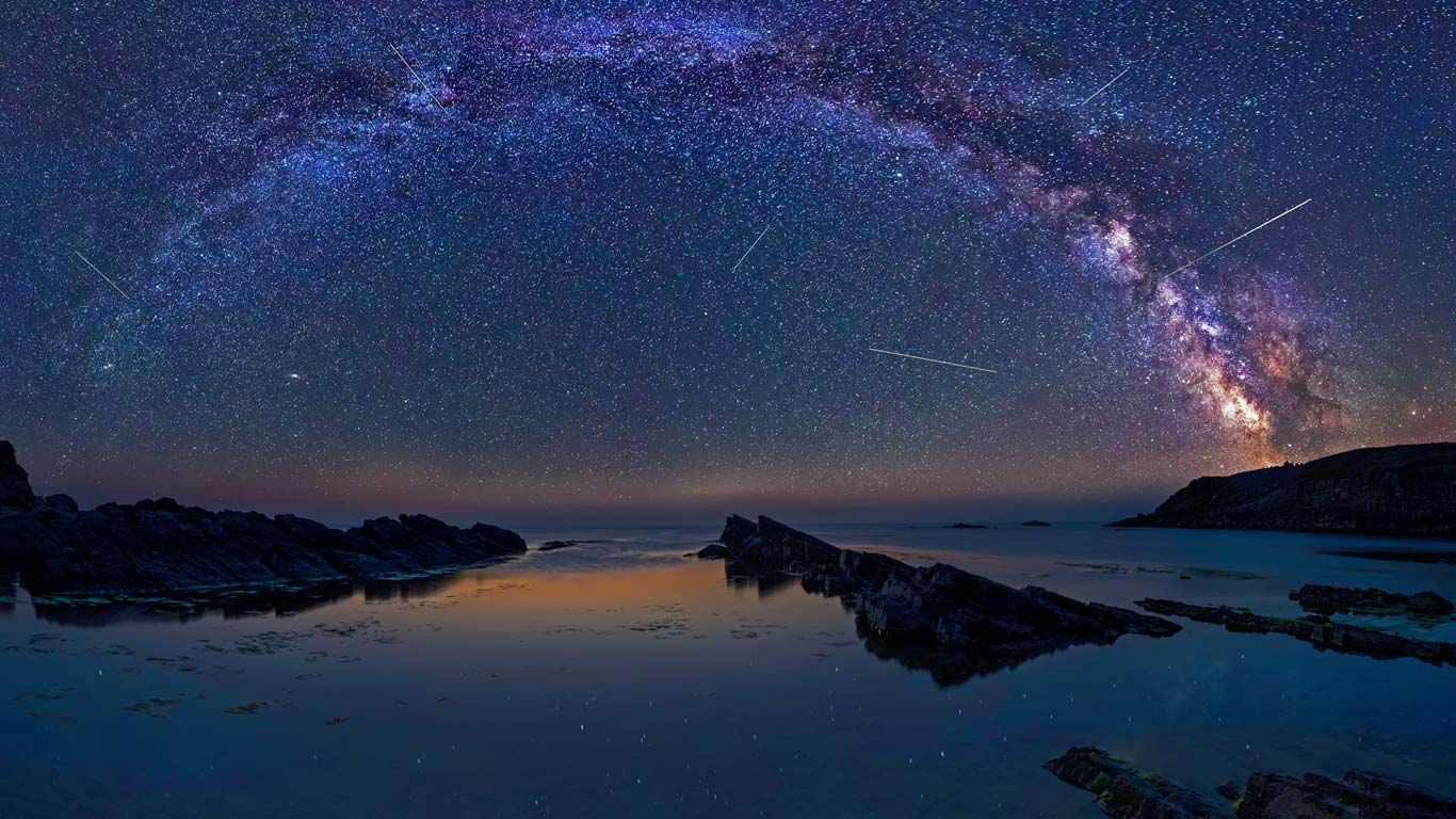 The Perseids over Sinemorets, Bulgaria (© jk78/Getty Images)(Bing United Kingdom)