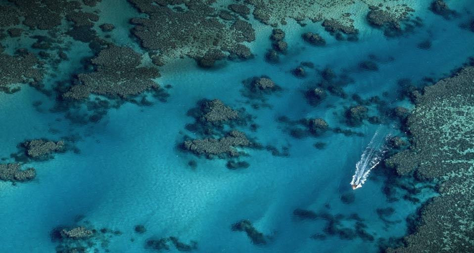 今天是二十四节气中的夏至，图为澳大利亚的大堡礁 -- Yann Arthus-Bertrand/Corbis &copy; (Bing China)