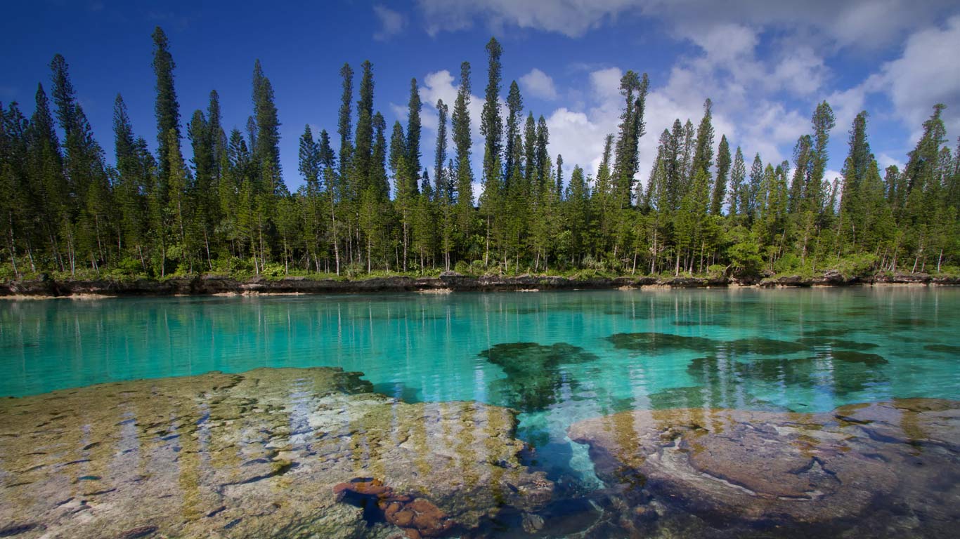 Piscine naturelle de la baie d’Oro, île des Pins, Nouvelle-Calédonie (© Mako photo/Getty Images)(Bing France)