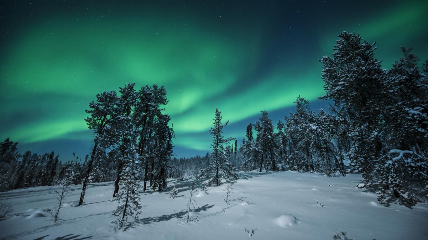 Northern Lights over Yellowknife, Northwest Territories, Canada (© Getty Images)(Bing United Kingdom)