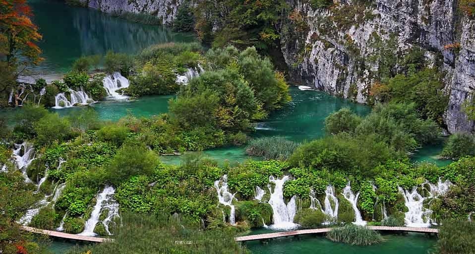 Plitvice Lakes National Park, Croatia (© Clipcanvas) &copy; (Bing United Kingdom)